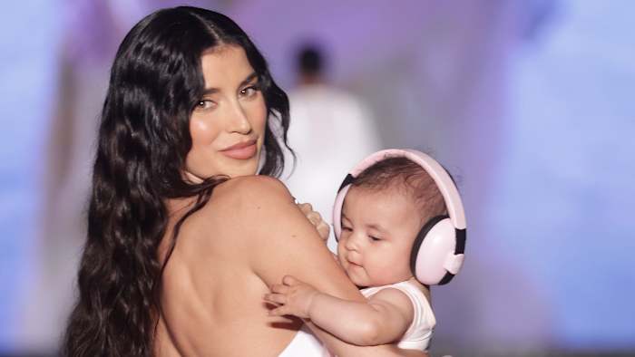 Nicole Williams English.